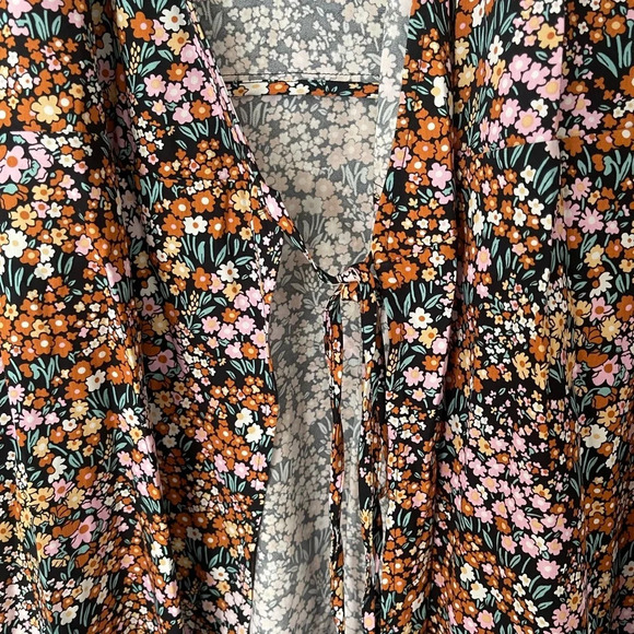 & Other Stories | Wrap Shirt Dress in Dark Floral - Picture 3 of 7
